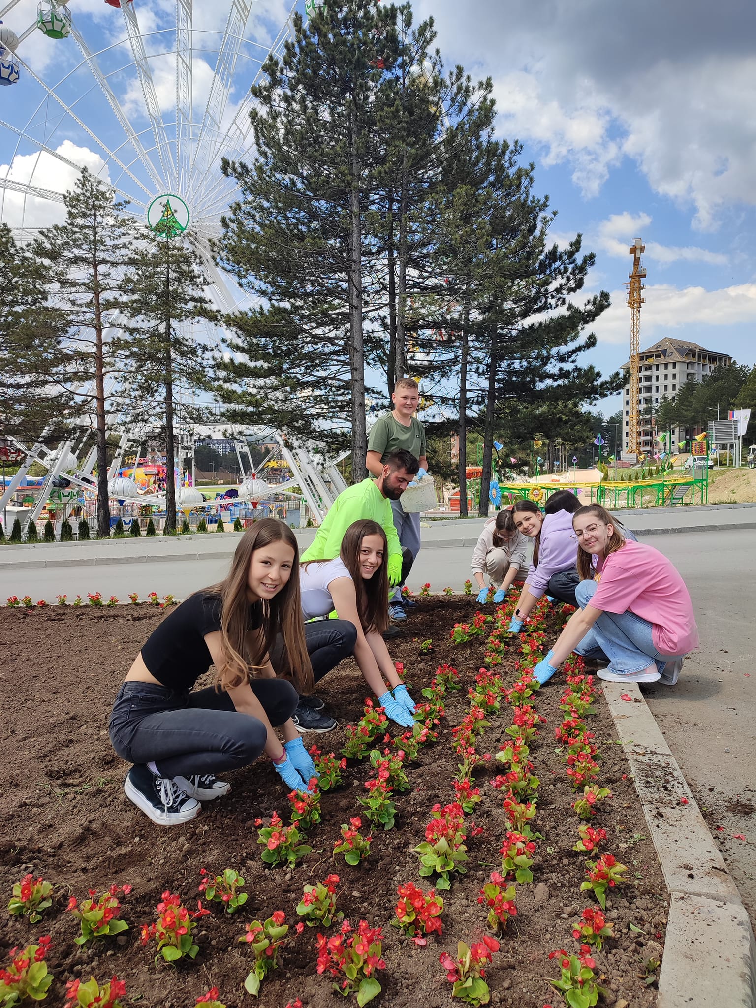 ПОЧЕЛА САДЊА СЕЗОНСКОГ ЦВЕЋА