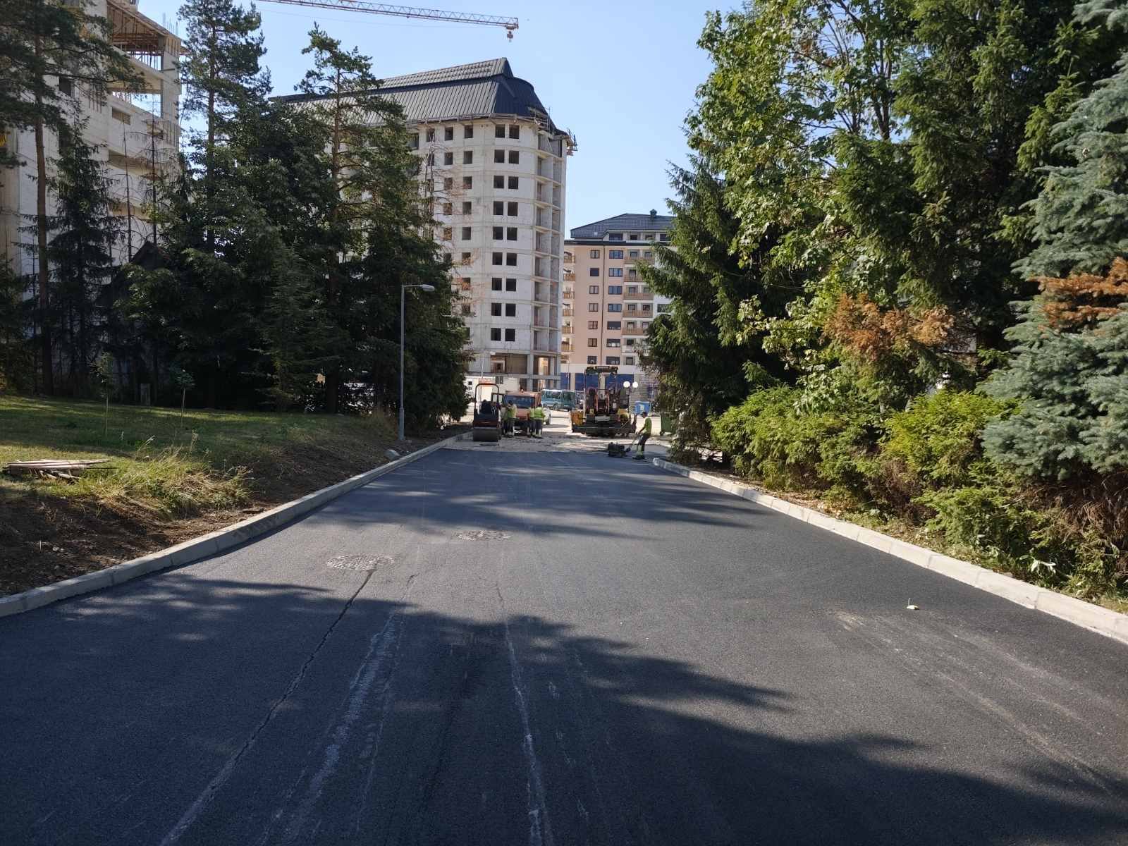 РАДОВИ НА АСФАЛТИРАЊУ И САНАЦИЈИ УЛИЦА НА ЗЛАТИБОРУ