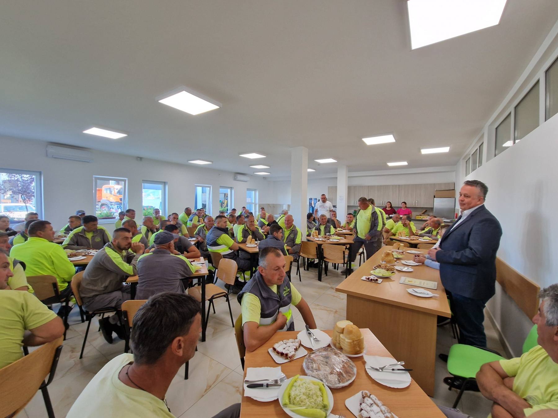 ОБЕЛЕЖЕНА СЛАВА ПРЕДУЗЕЋА И УРУЧЕНА ПРИЗНАЊА ЗАПОСЛЕНИМА