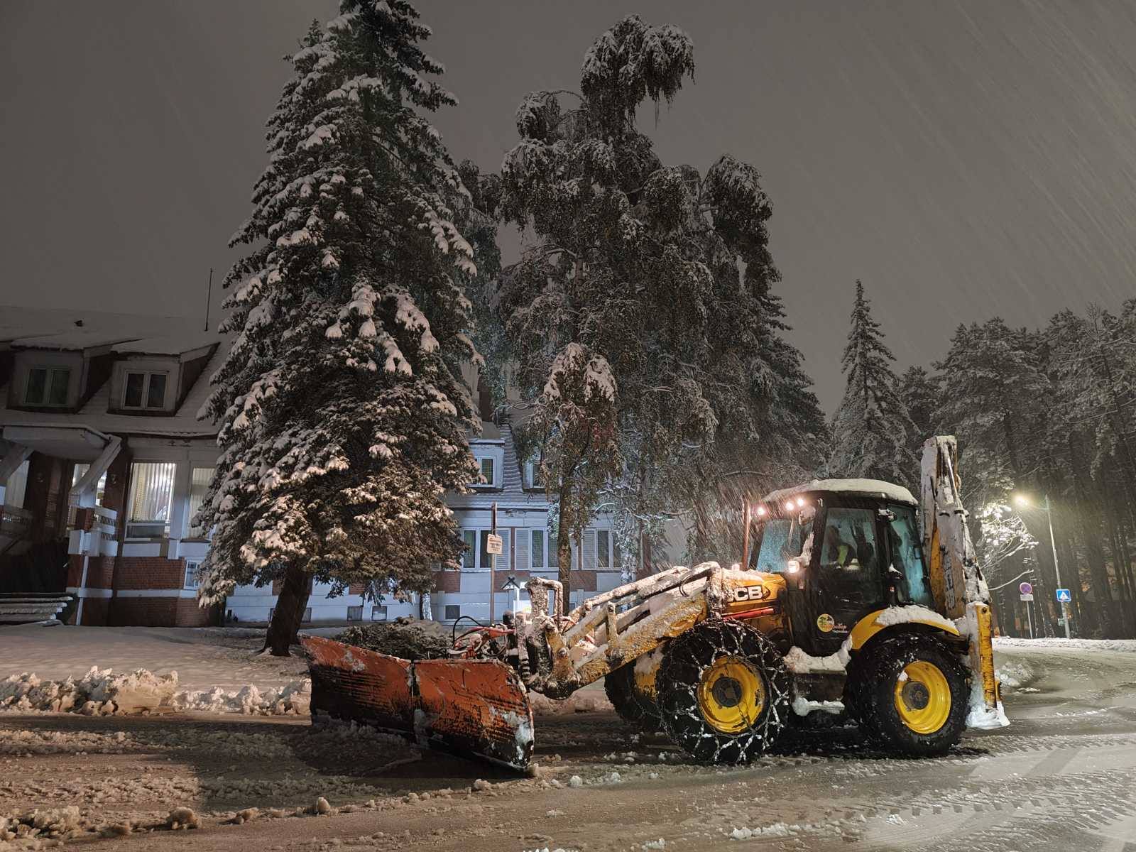 СВИ ПУТЕВИ ПРОХОДНИ УПРКОС СНЕГУ И ОТЕЖАНИМ УСЛОВИМА